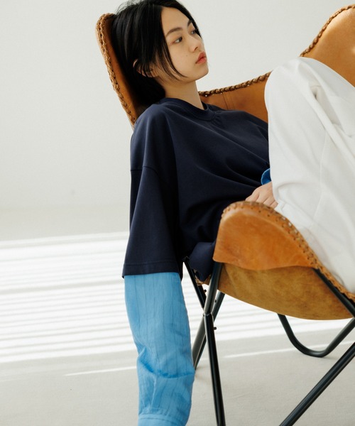 ADAM ET ROPE'(アダムエロペ)の「【WEB限定】アーム スイッチ ロングスリーブ カットソー / ルーズシルエット / ユニセックス(Tシャツ/カットソー・メンズ・ブラック/ネイビー/オフホワイト・S/M/L)」の9枚目の写真