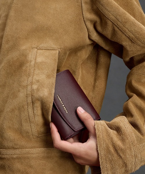 Karl Legerfled ブローチ　希少　ブラウン　ロゴ Karl Legerfled ブローチ 希少 ブラウン ロゴ - メルカリ