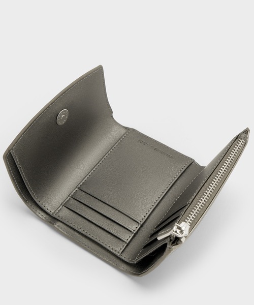 CHARLES & KEITH◆カーブフロント フラップ ウォレット◆送料込 CHARLES & KEITH カーブ フロントフラップウォレット 【再入荷