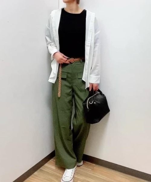 HusHusH（ハッシュアッシュ）の「HusHusH ハッシュアッシュ リネン混ベーシックシャツ（シャツ/ブラウス・レディース・ライトイエロー/ネイビー/ホワイト・M/L）」の4枚目の写真