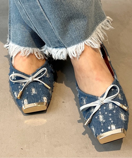 Olu.（オルドット）の「スクエアトゥデニムパンプス（パンプス・レディース・ダークブルー/ライトブルー・39/37/35）」の18枚目の写真