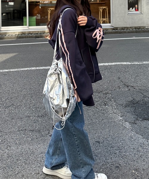 RiLi(リリ)の「シャカシャカリュック【RL】(バックパック/リュック・レディース・ブラック/シルバー・FREE)」の2枚目の写真