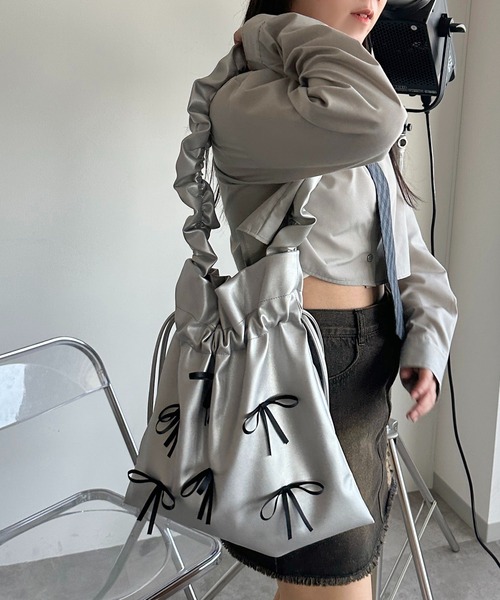 apres jour mignon（アプレジュールミニョン）の「【apres jour mignon SOIE】リボンバッグ【ZOZOTOWN限定アイテム】（トートバッグ・レディース・ブラック/シルバー・フリー）」の5枚目の写真