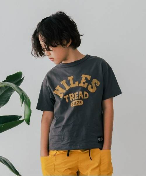 ZERO standerd(ゼロスタンダード)の「ZERO standard/ゼロスタンダード プリントTシャツ(Tシャツ/カットソー・キッズ・ブラック/ブルー系その他5/グレー系その他/ブラック系その他2/オフホワイト/グレー/チャコールグレー/ホワイト系その他2/ブラック系その他/グレー系その他6/ネイビー/ベージュ/ホワイト系その他/ベージュ系その他/ホワイト系その他3・100cm/110cm/120cm/130cm/140cm/150cm/160cm)」の11枚目の写真