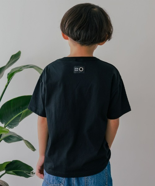 ZERO standerd(ゼロスタンダード)の「ZERO standard/ゼロスタンダード プリントTシャツ(Tシャツ/カットソー・キッズ・ブラック/ブルー系その他5/グレー系その他/ブラック系その他2/オフホワイト/グレー/チャコールグレー/ホワイト系その他2/ブラック系その他/グレー系その他6/ネイビー/ベージュ/ホワイト系その他/ベージュ系その他/ホワイト系その他3・100cm/110cm/120cm/130cm/140cm/150cm/160cm)」の20枚目の写真