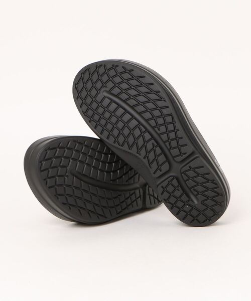 OOFOS(ウーフォス)の「【OOFOS】200050-Black OOmega(サンダル・レディース・ブラック・23cm/24cm/25cm)」の3枚目の写真