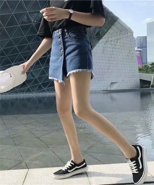 Dream garden(ドリームガーデン)の「ラップスカート風ショート丈デニムパンツ(デニムパンツ・レディース・ブルー/ブラック/アイボリー・S/M/L/XL/2XL)」の17枚目の写真