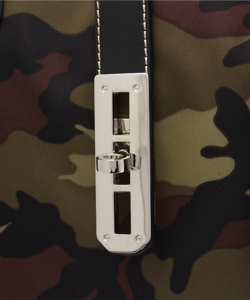 LA BAGAGERIE（ラバガジェリー）の「おむすびトートバッグ Mサイズ（トートバッグ・レディース・ブラック/グリーン系カモフラージュ/カモフラージュ/ネイビー・FREE）」の13枚目の写真