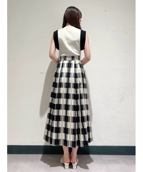 AND COUTURE（アンドクチュール）の「シアーチェックタックフレアスカート（スカート・レディース・ブラック/ブラック系その他/オレンジ/オフホワイト・SMALL/MEDIUM）」の6枚目の写真