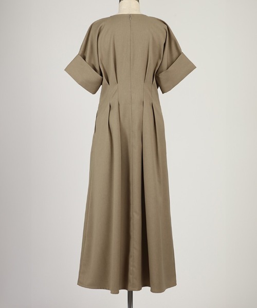 1chaku.（イッチャク）の「ウエストタックワンピース（ワンピース・レディース・チャコールグレー/サンドグレー/モカ/ブラック/ブルー/ナチュラル/サンドベージュ/ブルーグレー・マルチサイズ）」の15枚目の写真