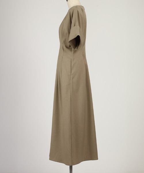 1chaku.（イッチャク）の「ウエストタックワンピース（ワンピース・レディース・チャコールグレー/サンドグレー/モカ/ブラック/ブルー/ナチュラル/サンドベージュ/ブルーグレー・マルチサイズ）」の16枚目の写真