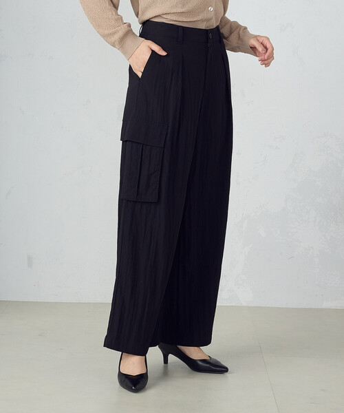 COMME CA ISM（コムサイズム）の「シャカシャカタフタ ワイドシルエット カーゴパンツ（カーゴパンツ・レディース・カーキ/ブラック・LARGE/MEDIUM）」の4枚目の写真