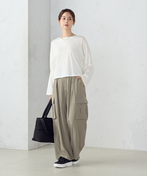 COMME CA ISM（コムサイズム）の「シャカシャカタフタ ワイドシルエット カーゴパンツ（カーゴパンツ・レディース・カーキ/ブラック・LARGE/MEDIUM）」の8枚目の写真