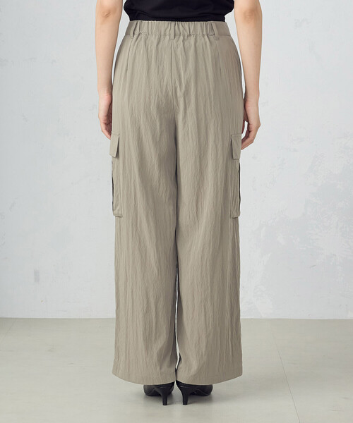 COMME CA ISM（コムサイズム）の「シャカシャカタフタ ワイドシルエット カーゴパンツ（カーゴパンツ・レディース・カーキ/ブラック・LARGE/MEDIUM）」の12枚目の写真