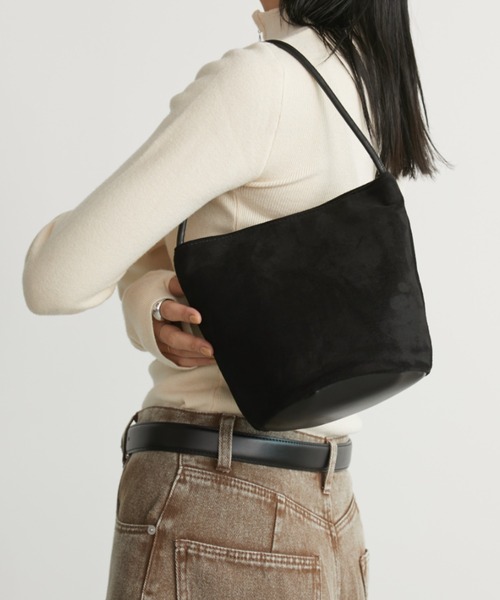 Aunt Marie's（アントマリーズ）の「スエードドワンハンドルバッグ（ハンドバッグ・レディース・ブラック/ベージュ/レッド・FREE）」の7枚目の写真