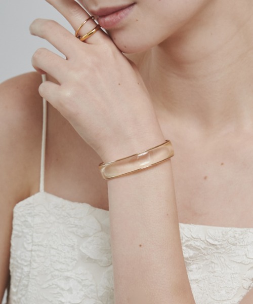 ciite'(シーテ)の「クリアエディション ブレスレット(バングル/リストバンド・レディース・ホワイト/ブラック・FREE)」の1枚目の写真