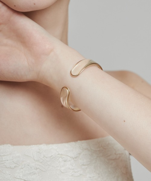 ciite'(シーテ)の「クリアエディション ブレスレット(バングル/リストバンド・レディース・ホワイト/ブラック・FREE)」の12枚目の写真