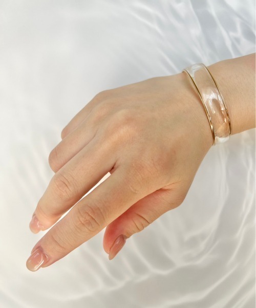 ciite'(シーテ)の「クリアエディション ブレスレット(バングル/リストバンド・レディース・ホワイト/ブラック・FREE)」の4枚目の写真