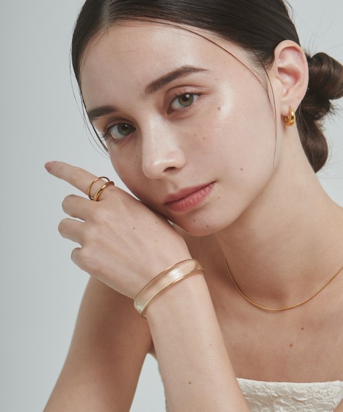 ciite'(シーテ)の「クリアエディション ブレスレット(バングル/リストバンド・レディース・ホワイト/ブラック・FREE)」の3枚目の写真