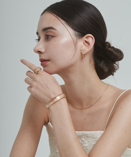 ciite'(シーテ)の「クリアエディション ブレスレット(バングル/リストバンド・レディース・ホワイト/ブラック・FREE)」の5枚目の写真