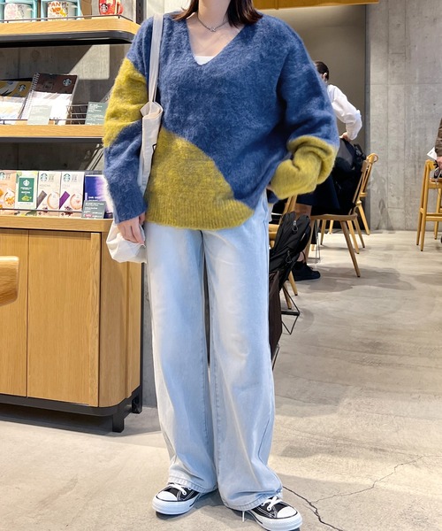 ABYS(アビス)の「まとまるバイカラー。配色ふわふわジャギーニットトップス(ニット/セーター・レディース・ブラウン/ブルー/グレー・FREE)」の4枚目の写真