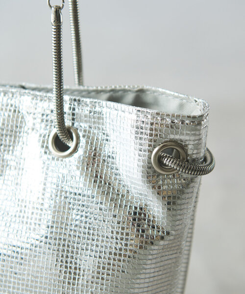 un dix cors(アンディコール)の「【cache cache(カシュカシュ)】スネークチェーンメタリックミニバッグ(トートバッグ・レディース・シルバー/ゴールド・FREE)」の19枚目の写真
