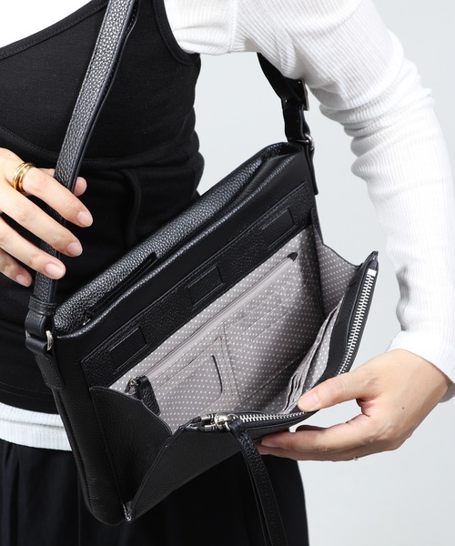 【本革】 収納力抜群！ ユニセックス ショルダーバッグ（ショルダーバッグ）｜relac（レーラック）