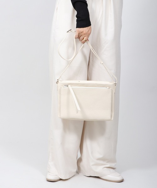 【本革】 収納力抜群！ ユニセックス ショルダーバッグ（ショルダーバッグ）｜relac（レーラック）