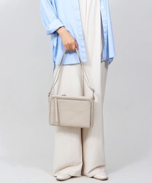 【本革】 収納力抜群！ ユニセックス ショルダーバッグ（ショルダーバッグ）｜relac（レーラック）