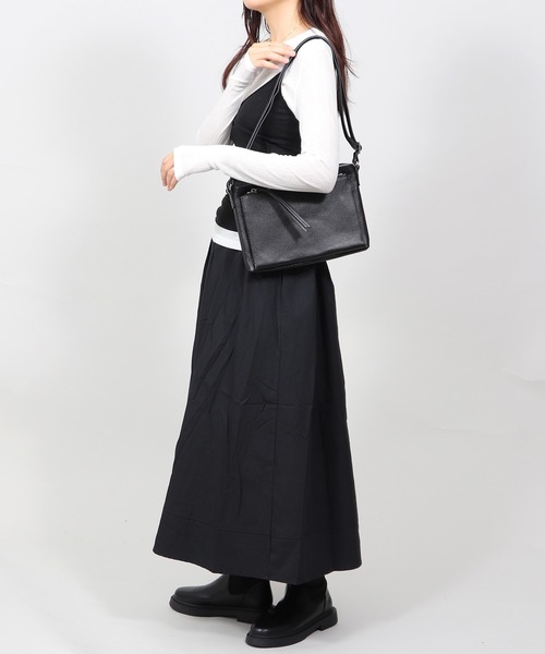 【本革】 収納力抜群！ ユニセックス ショルダーバッグ（ショルダーバッグ）｜relac（レーラック）