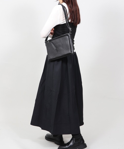 【本革】 収納力抜群！ ユニセックス ショルダーバッグ（ショルダーバッグ）｜relac（レーラック）