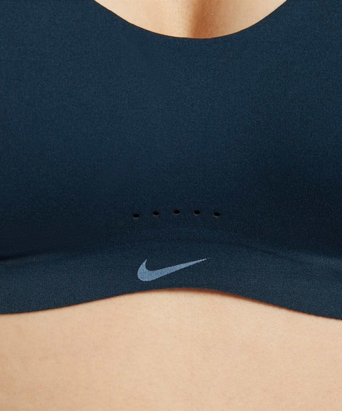 NIKE(ナイキ)の「ナイキ アレート ミニマリスト ウィメンズ ライトサポート パッディド コンバーチブル スポーツブラ / Nike Alate Minimalist Women's Light-Support Padded Convertible Sports Bra FQ3551-478 Armory Navy(スポーツブラ・レディース・ブルー系その他・2XL(A-B)/2XL(C-E)/L(A-B)/L(C-E)/M(A-C)/M(C-E)/S(A-C)/XL(C-E)/A65)」の6枚目の写真