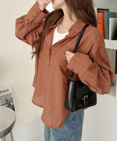 Ada.(エイダ)の「【Eclat one】シアー サテン ポケット デザイン ルーズシルエット シャツ(シャツ/ブラウス・レディース・ブラウン/ネイビー/オフホワイト・FREE)」の8枚目の写真