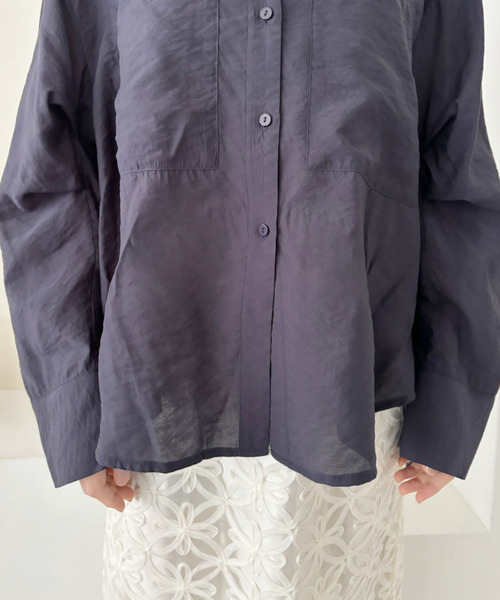 Ada.(エイダ)の「【Eclat one】シアー サテン ポケット デザイン ルーズシルエット シャツ(シャツ/ブラウス・レディース・ブラウン/ネイビー/オフホワイト・FREE)」の5枚目の写真