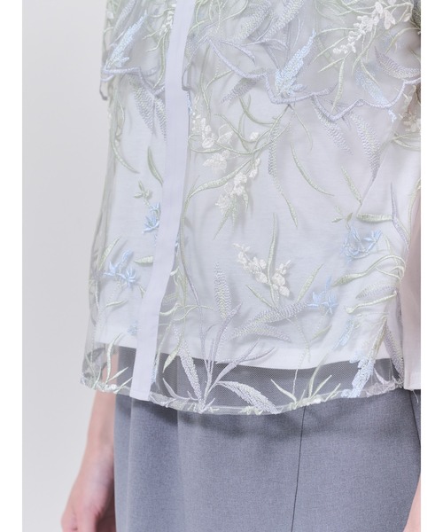 DOLLUPOOPS（ドールアップウップス）の「ヘムフラワー刺繍ティアードトップス（シャツ/ブラウス・レディース・ライトグレー/ネイビー・38）」の8枚目の写真