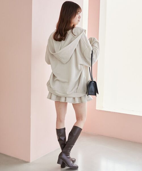 MAJESTIC LEGON（マジェスティックレゴン）の「ミディ丈裏毛ジップパーカー（パーカー・レディース・アイボリー/グレー/チャコールグレー・MEDIUM）」の6枚目の写真