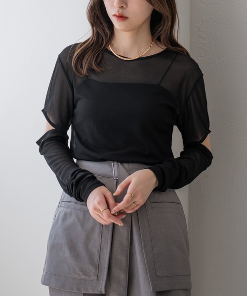 raffime(ラフィミー)の「【Raffime】スリット入りシアートップス(Tシャツ/カットソー・レディース・ブラック/ライトイエロー/オフホワイト・フリー)」の2枚目の写真