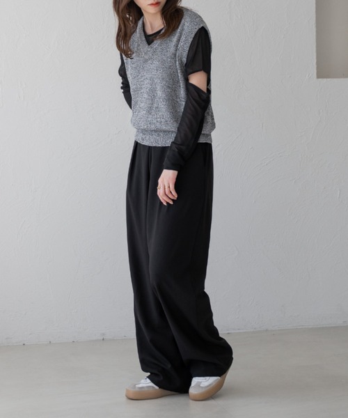 raffime(ラフィミー)の「【Raffime】スリット入りシアートップス(Tシャツ/カットソー・レディース・ブラック/ライトイエロー/オフホワイト・フリー)」の9枚目の写真