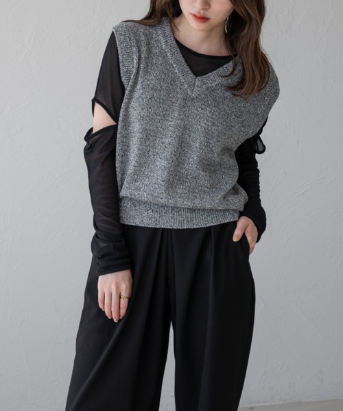 raffime(ラフィミー)の「【Raffime】スリット入りシアートップス(Tシャツ/カットソー・レディース・ブラック/ライトイエロー/オフホワイト・フリー)」の8枚目の写真
