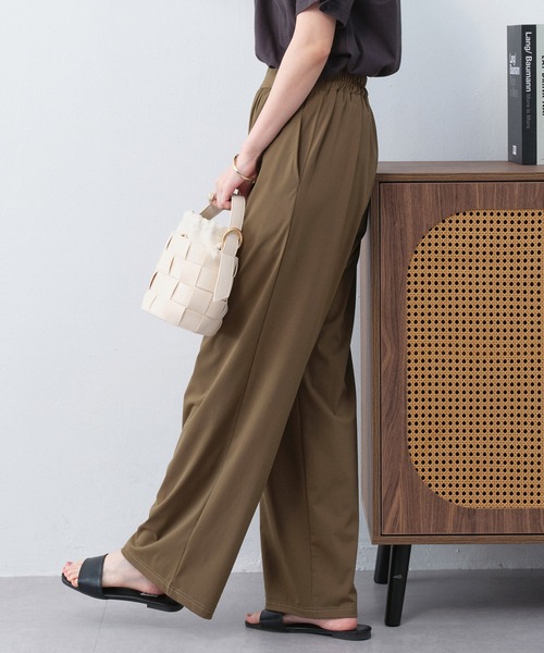 Viola e Viola(ヴィオラエヴィオラ)の「≪接触冷感/ストレッチ≫さらテロ楽ちんストレートパンツ(レギュラー丈)(その他パンツ・レディース・ダークブルー/ネイビー/ブラック/カーキ・3L/LL/L/M/4L/5L)」の9枚目の写真