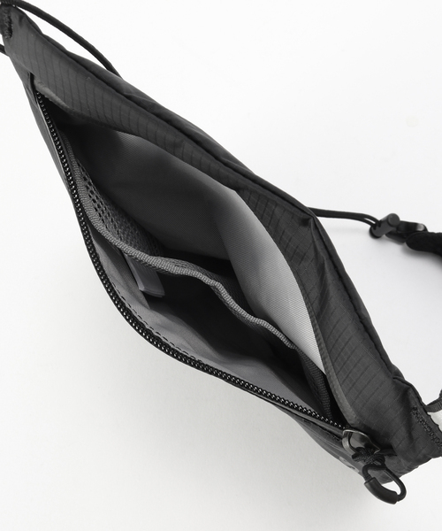 SALOMON(サロモン)の「SALOMON (サロモン) ACS POUCH 2 LC2252100(ショルダーバッグ・メンズ・ブラック系その他・FREE)」の4枚目の写真