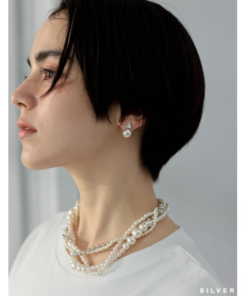 MEISM（ミズム）の「[2025SS COLLECTION][MEISM by Re:EDIT]フェイクパール×トライアングルモチーフピアス[返品交換不可]（ピアス（両耳用）・レディース・ゴールド/シルバー・FREE）」の3枚目の写真