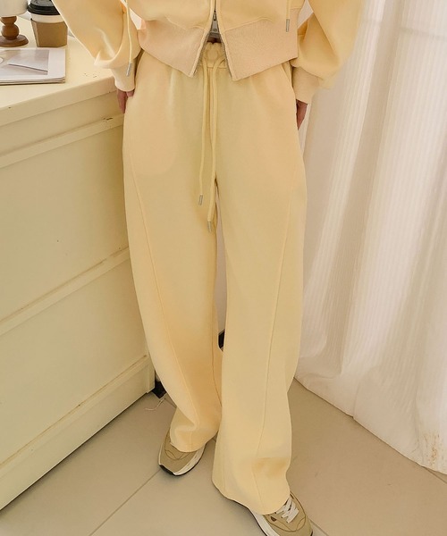 LOWO(ロワ)の「スウェットワイドカーブパンツ(スウェットパンツ・レディース・ブラック/オフホワイト/グレー/ブルー/イエロー・FREE)」の5枚目の写真