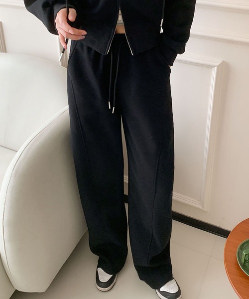 LOWO(ロワ)の「スウェットワイドカーブパンツ(スウェットパンツ・レディース・ブラック/オフホワイト/グレー/ブルー/イエロー・FREE)」の3枚目の写真