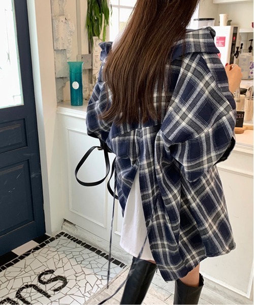 on:nue(オンニュ)の「【on:nue】バックオープンルーズチェックシャツ(シャツ/ブラウス・レディース・ブラック/ブルー・FREE)」の1枚目の写真