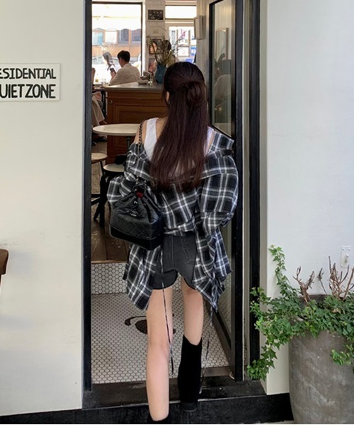 on:nue(オンニュ)の「【on:nue】バックオープンルーズチェックシャツ(シャツ/ブラウス・レディース・ブラック/ブルー・FREE)」の15枚目の写真