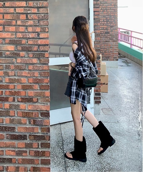 on:nue(オンニュ)の「【on:nue】バックオープンルーズチェックシャツ(シャツ/ブラウス・レディース・ブラック/ブルー・FREE)」の7枚目の写真