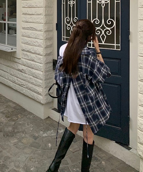 on:nue(オンニュ)の「【on:nue】バックオープンルーズチェックシャツ(シャツ/ブラウス・レディース・ブラック/ブルー・FREE)」の10枚目の写真