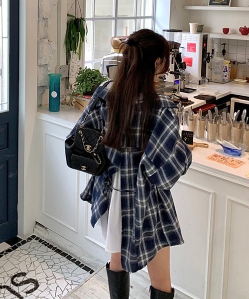 on:nue(オンニュ)の「【on:nue】バックオープンルーズチェックシャツ(シャツ/ブラウス・レディース・ブラック/ブルー・FREE)」の13枚目の写真