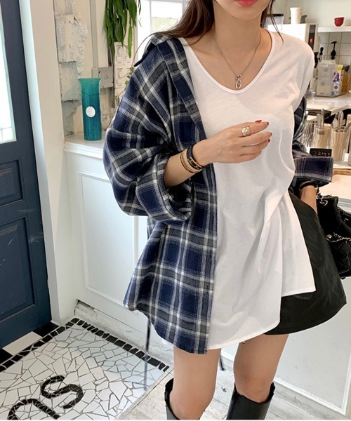 on:nue(オンニュ)の「【on:nue】バックオープンルーズチェックシャツ(シャツ/ブラウス・レディース・ブラック/ブルー・FREE)」の3枚目の写真
